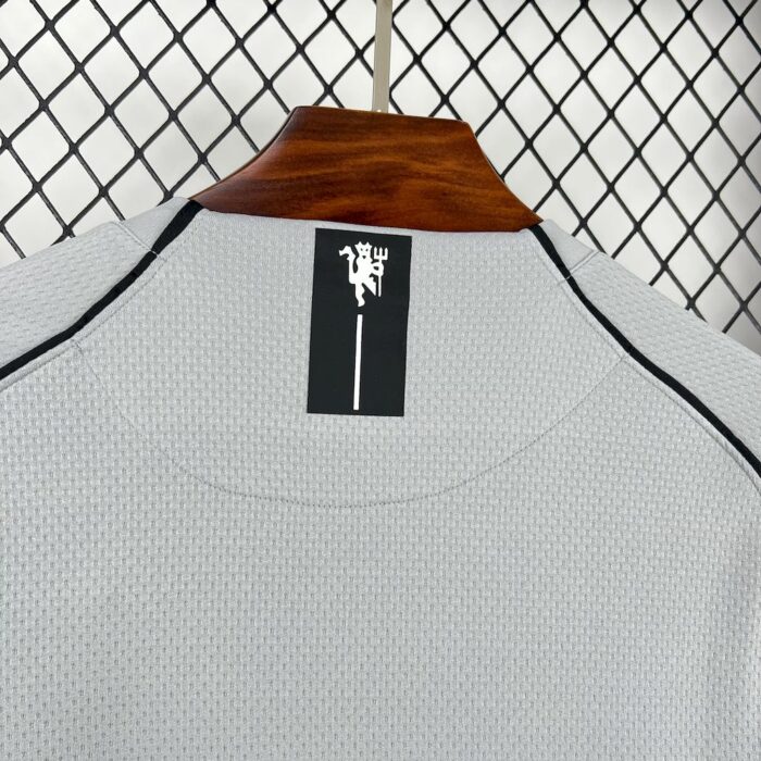 Retro Manchester United 2007/08 Grey Goalkeepe Long Sleeve Jersey - Image 3