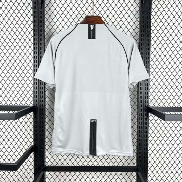 Retro Manchester United 2007/08 Goalkeeper Jersey - Image 2