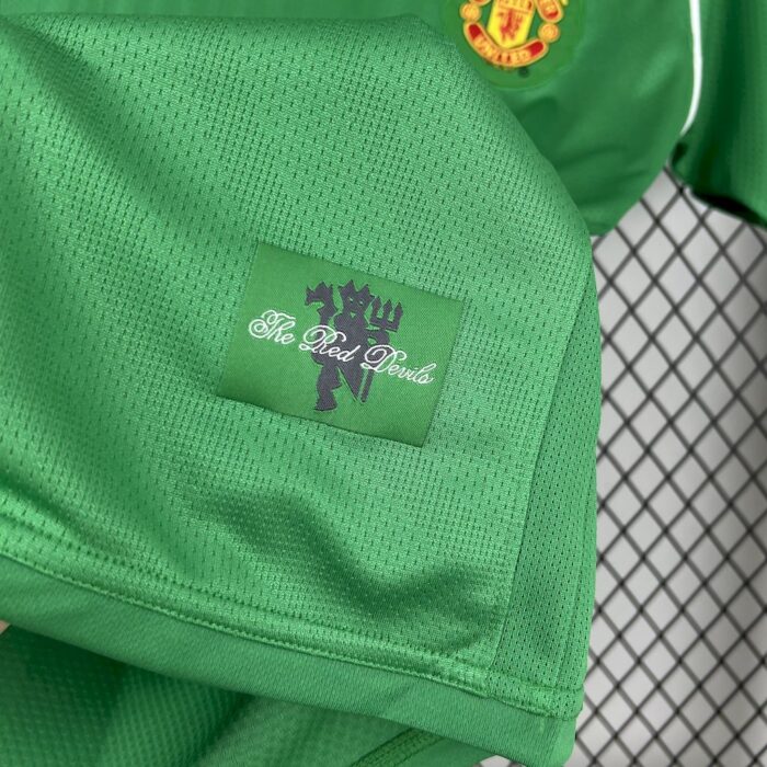 Retro Manchester United 2007/08 Goalkeeper Jersey - Image 4