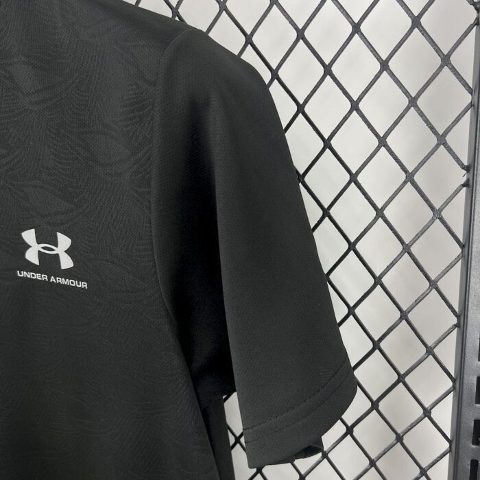 Under Armour 1043 Black T-shirt - Image 4