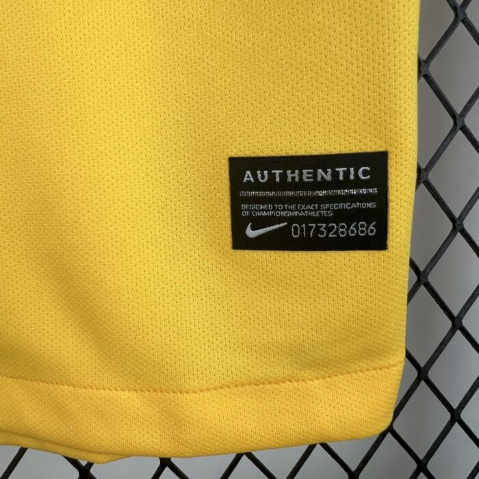 Retro Juventus 2013/14 Third Jersey - Image 4