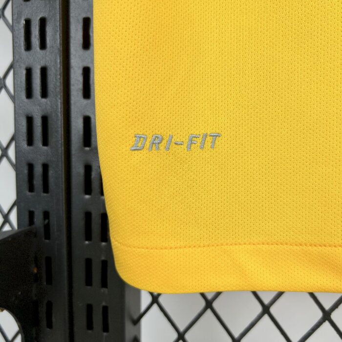 Retro Juventus 2013/14 Third Jersey - Image 3