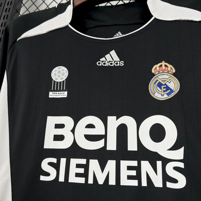Retro Real Madrid 2006/07 Away Jersey - Image 5
