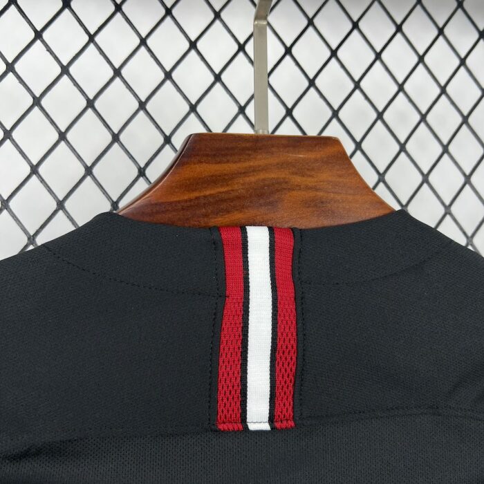 Retro Paris Saint-Germain 2018/19 Third Jersey - Image 3