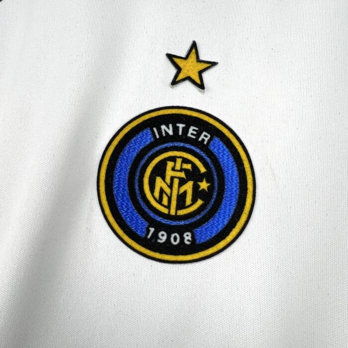 Retro Inter Milan 2005/06 Away Jersey - Image 4
