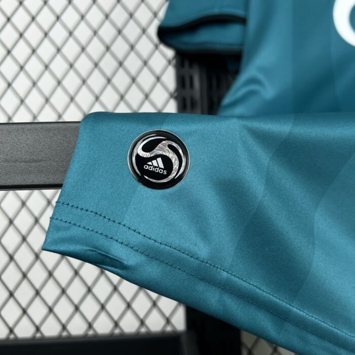 Retro Liverpool 2008/09 Third Jersey - Image 5