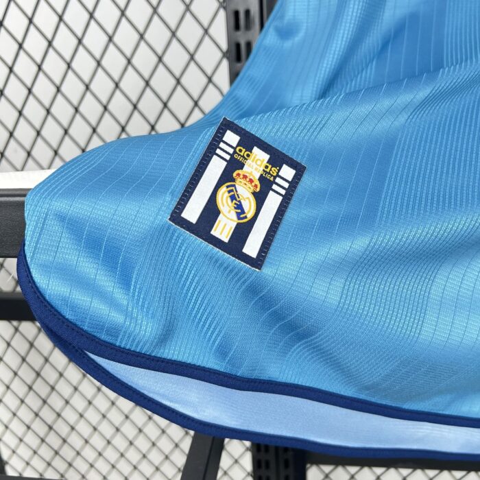 Retro Real Madrid 1999/00 Third Jersey - Image 4