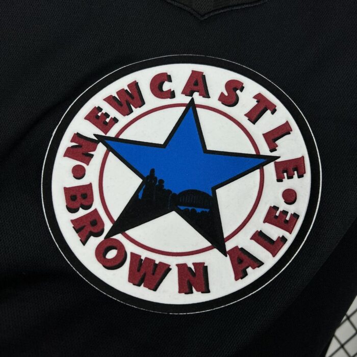 Retro Newcastle United 1995/96 T-Shirt Jersey - Image 4