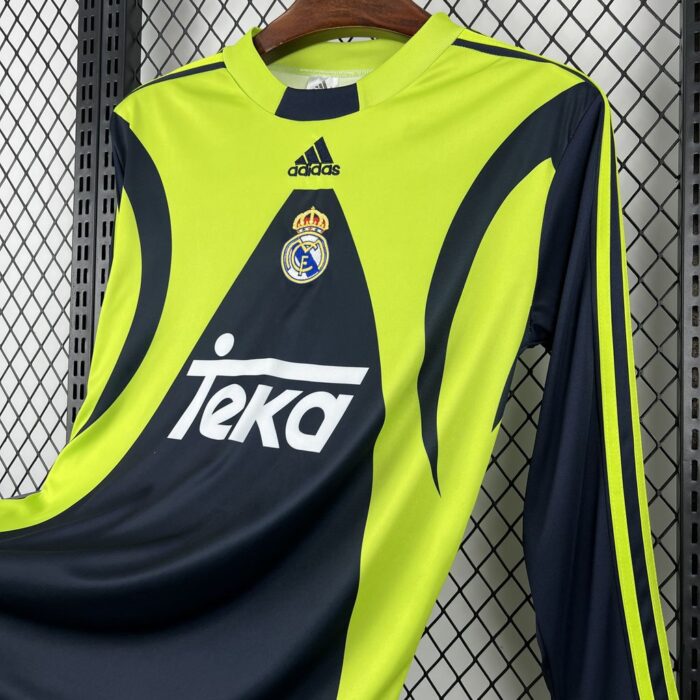 Retro Real Madrid 1999/00 Goalkeeper Long Sleeve Jersey - Image 4