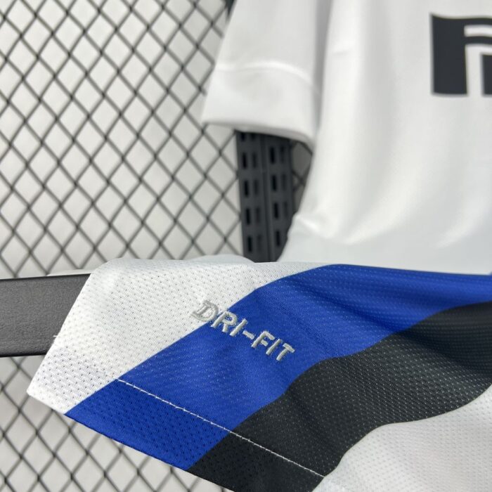 Retro Inter Milan 2011/12 Away Jersey - Image 5