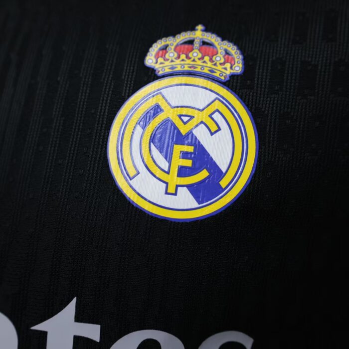 Mens Real Madrid 2026/27 Goalkeeper Jersey Player Version – view 5