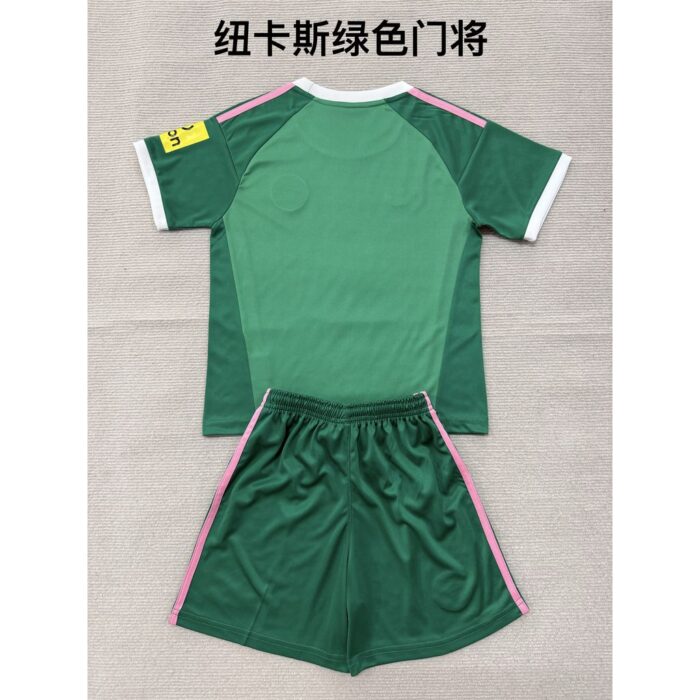 Kids Newcastle United 2026/27 Goalkeeper Kit – view 5