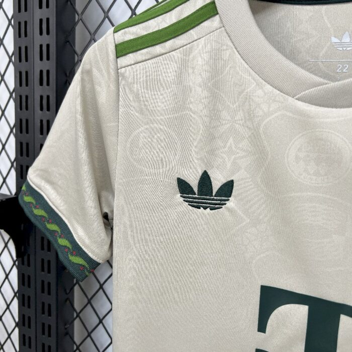 Kids Bayern Munich 2025/26 Oktoberfest Kit 5
