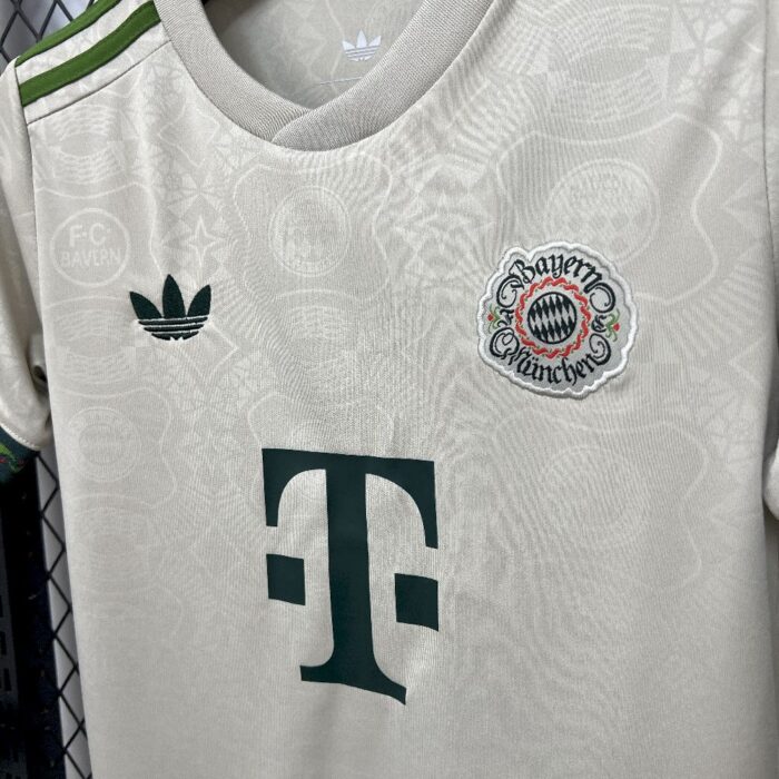 Kids Bayern Munich 2025/26 Oktoberfest Kit 3