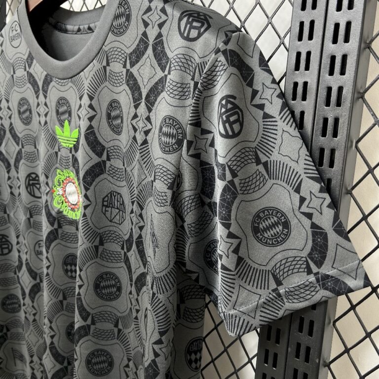 Mens Bayern Munich 2025/26 Wiesn T-Shirt Jersey 1