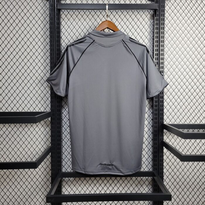 Retro Real Madrid 2005/06 Third Jersey - Image 2