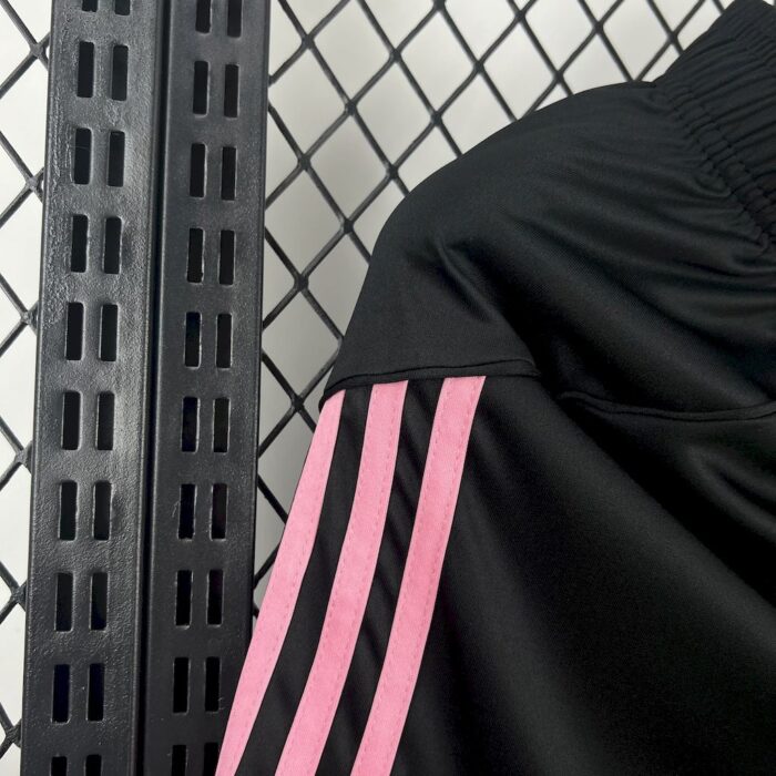 Mens Juventus 2025/26 Home Shorts 4