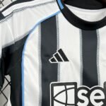 Kids Newcastle United 2025/26 Home Kit 6