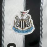 Kids Newcastle United 2025/26 Home Kit 5