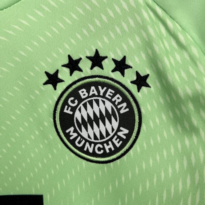 Kids Bayern Munich 2025/26 Goalkeeper Kit 7