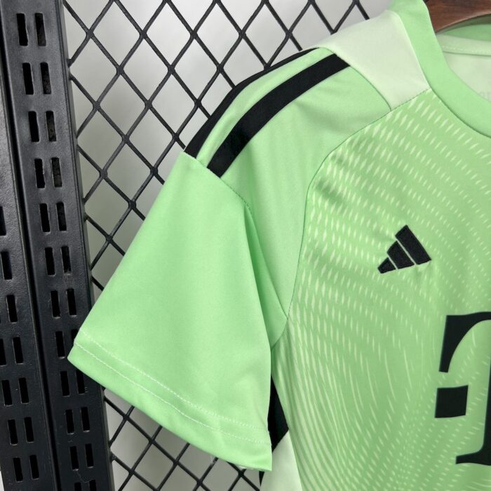 Kids Bayern Munich 2025/26 Goalkeeper Kit 5