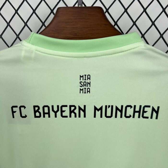 Kids Bayern Munich 2025/26 Goalkeeper Kit 2
