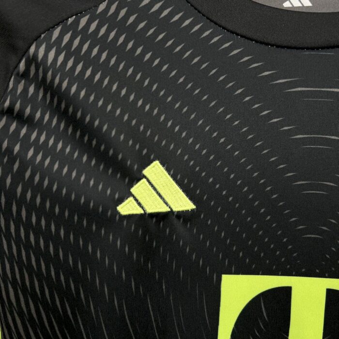 Kids Bayern Munich 2025/26 Goalkeeper Kit 9