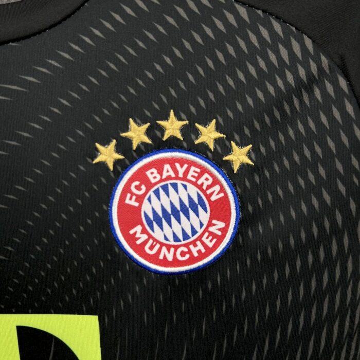 Kids Bayern Munich 2025/26 Goalkeeper Kit 8