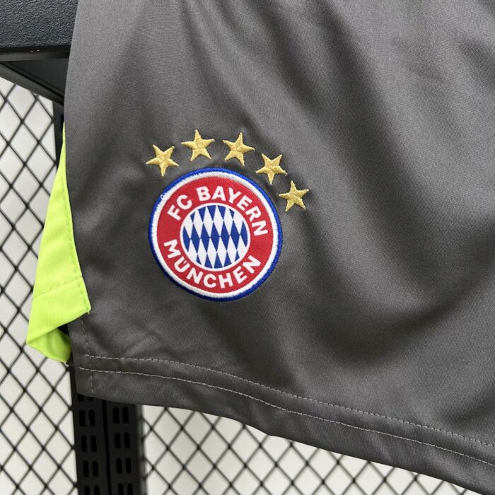 Kids Bayern Munich 2025/26 Goalkeeper Kit 5