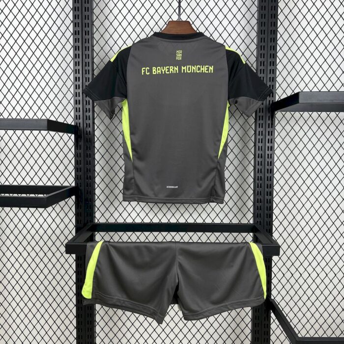 Kids Bayern Munich 2025/26 Goalkeeper Kit 1