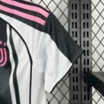 Kids Juventus 2025/26 Home Kit 6