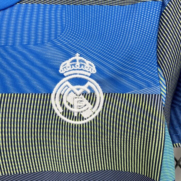 Kids Real Madrid 2025/26 Pre-Match Kit 6