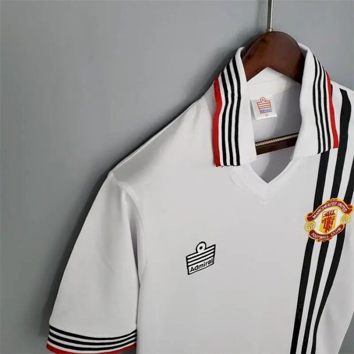 Retro Manchester United 1975/80 Away Jersey - Image 3