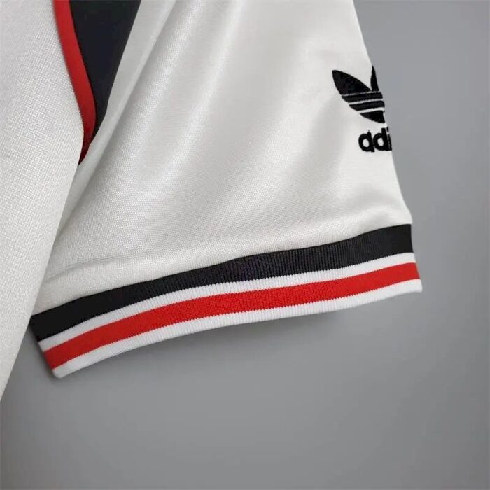 Retro Manchester United 1985 Away Jersey - Image 5