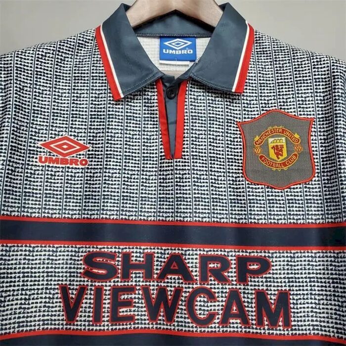 Retro Manchester United 1995/96 Away Jersey - Image 3