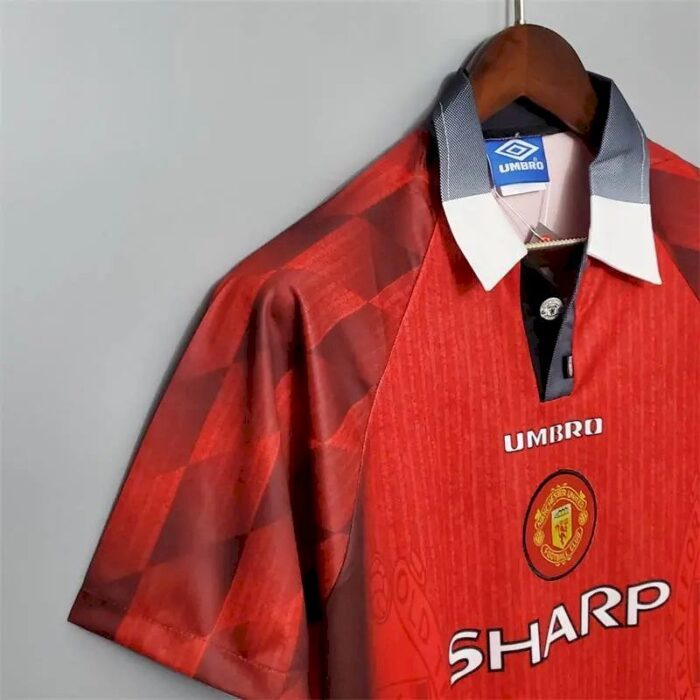 Retro Manchester United 1996/97 Home Jersey - Image 4
