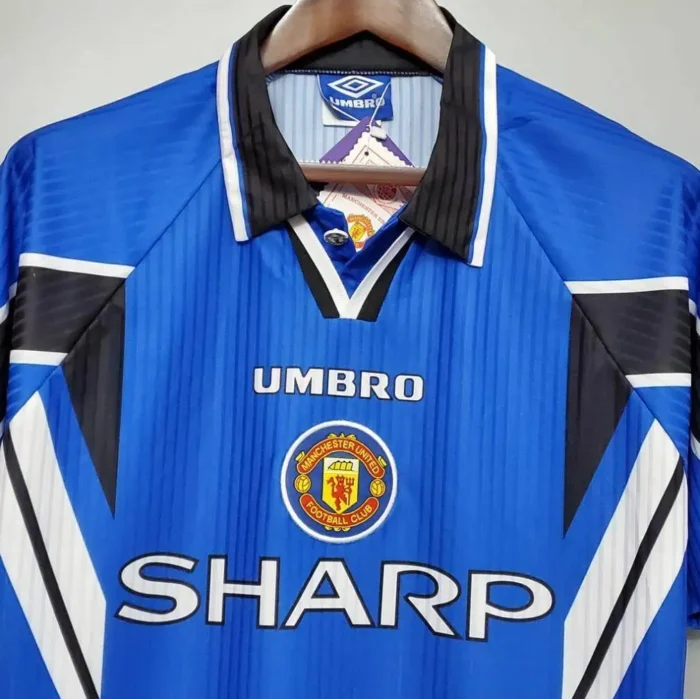 Retro Manchester United 1996/97 Third Jersey - Image 4