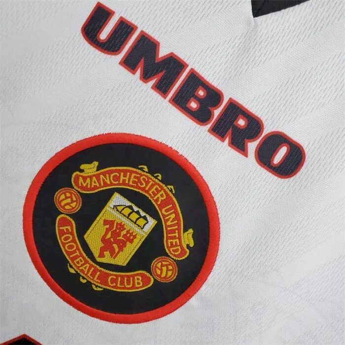 Retro Manchester United 1996/97 Away Jersey - Image 5