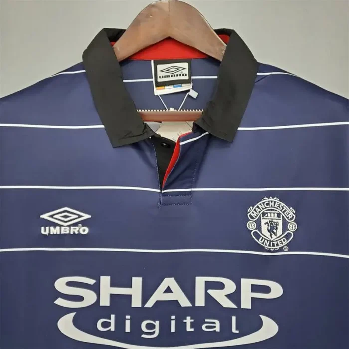 Retro Manchester United 1999/00 Away Jersey - Image 3