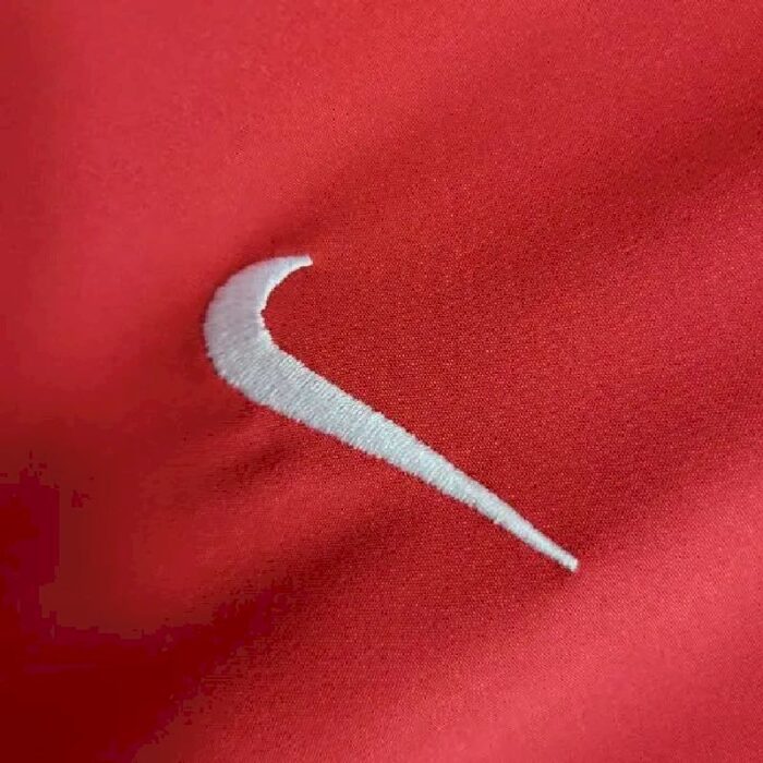 Retro Manchester United 2002/04 Home Jersey - Image 5