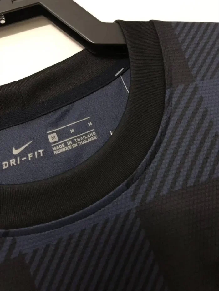 Retro Manchester United 2013/14 Away Jersey - Image 4