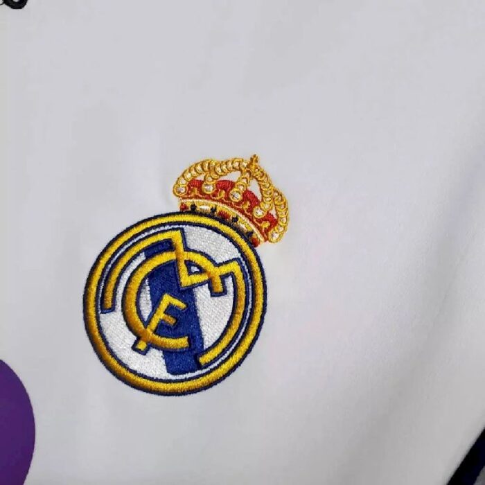 Retro Real Madrid 2006/07 Home Long Sleeve Jersey - Image 4