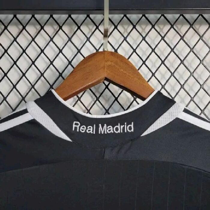 Retro Real Madrid 2006/07 Away Long Sleeve Jersey - Image 3