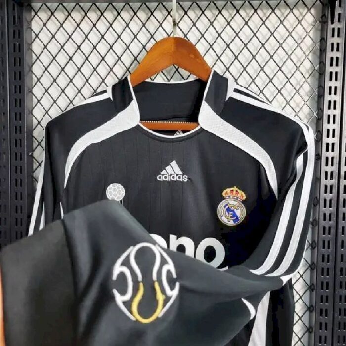Retro Real Madrid 2006/07 Away Long Sleeve Jersey - Image 2