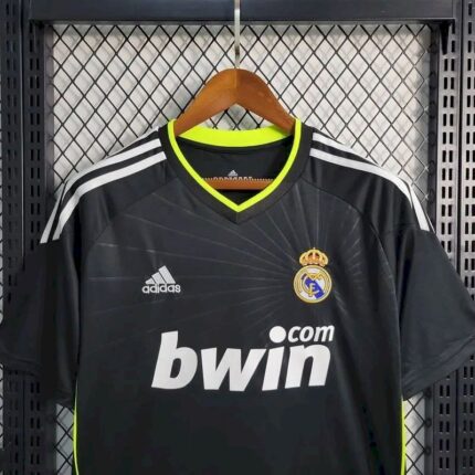 Retro Real Madrid 2010/11 Away Jersey – view 2