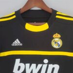 Retro Real Madrid 2011/12 Goalkeeper Jersey - Image 2