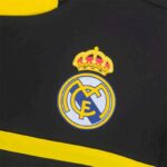 Retro Real Madrid 2011/12 Goalkeeper Jersey - Image 4
