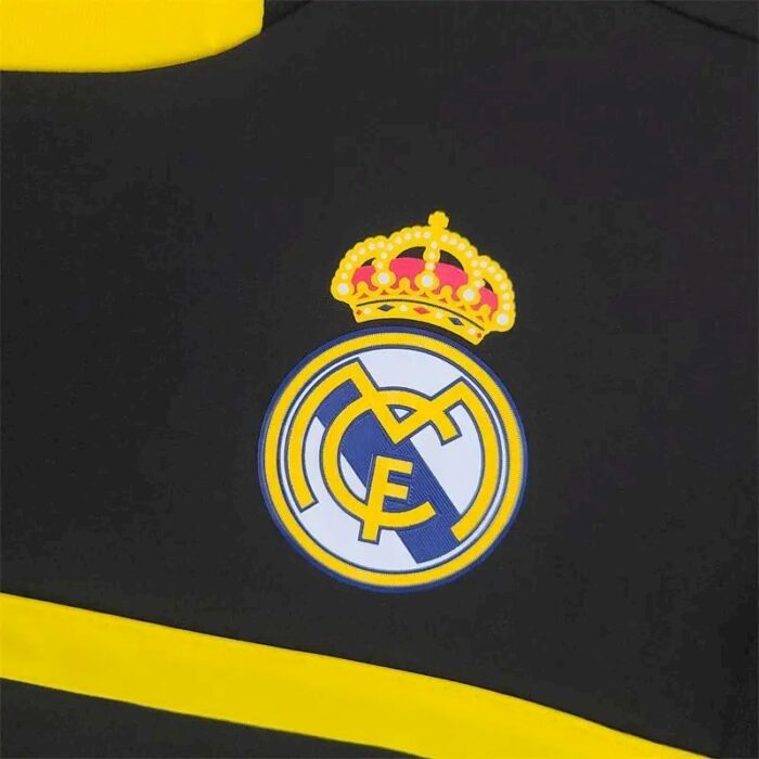 Retro Real Madrid 2011/12 Goalkeeper Jersey - Image 4