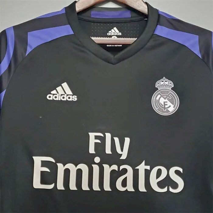 Retro Real Madrid 2015/16 Third Jersey - Image 2