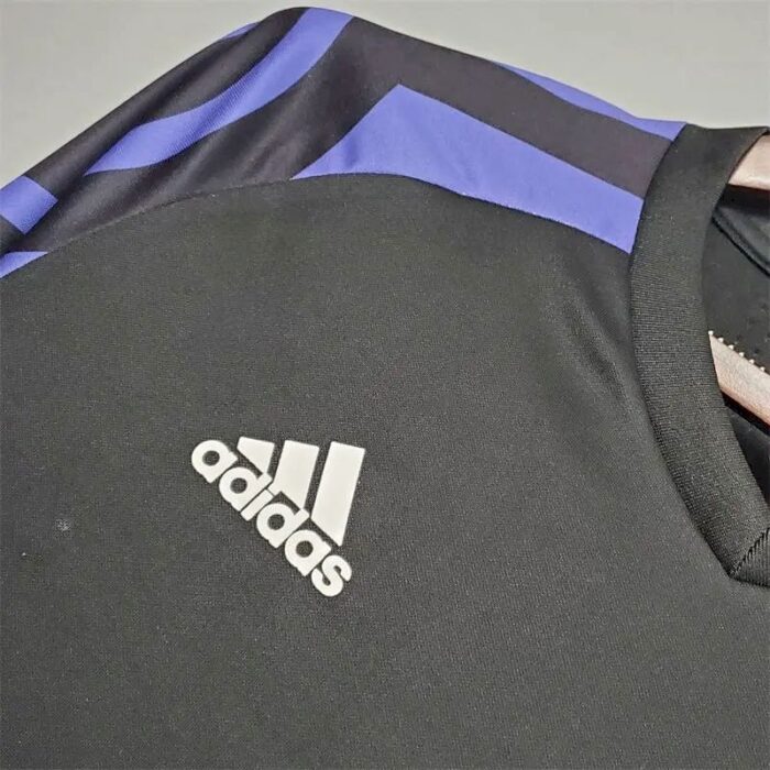 Retro Real Madrid 2015/16 Third Jersey - Image 4